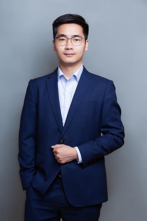 邓华英 灯光与摄影艺术负责人